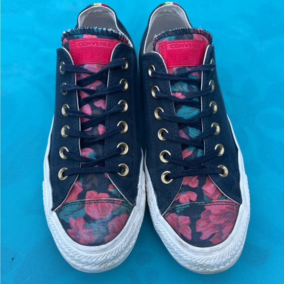 Converse Black with Red Flowers Women’s Low Top Sneakers size 8. - Picture 4 of 9